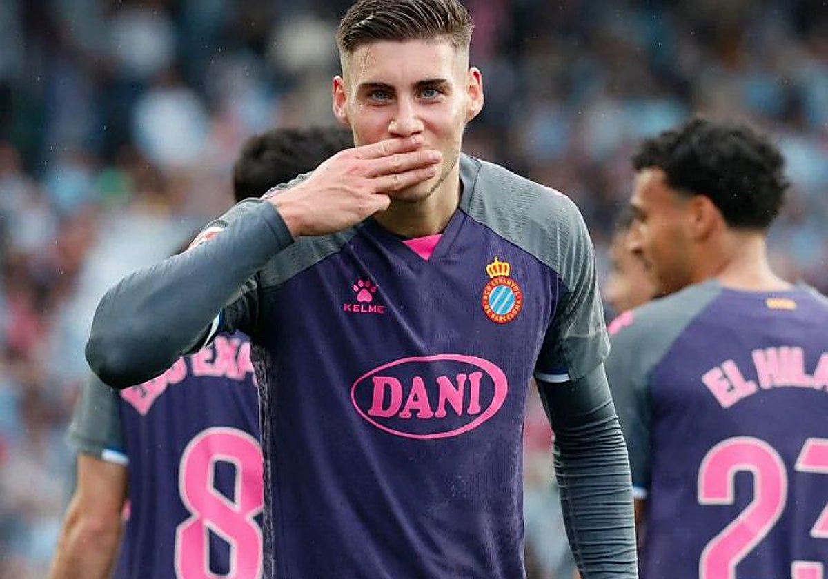 Roberto Fernández celebra un gol con el Espanyol