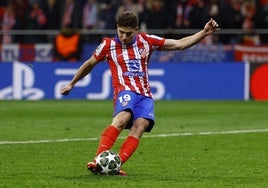 El polémico penalti del doble toque de Julián Álvarez obliga a la IFAB a hacer una aclaración de la norma