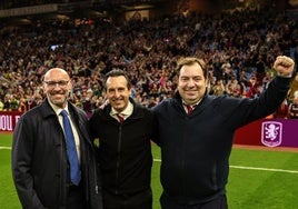 Monchi halaga al Betis: «Es favorito para la Europa League»