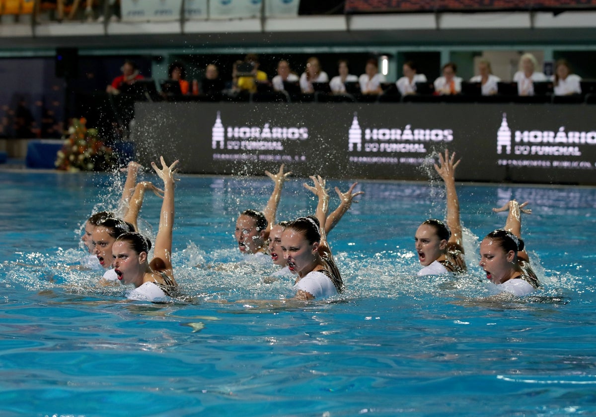 El equipo español, desarrollando una rutina en el Campeonato de Europa de Funchal