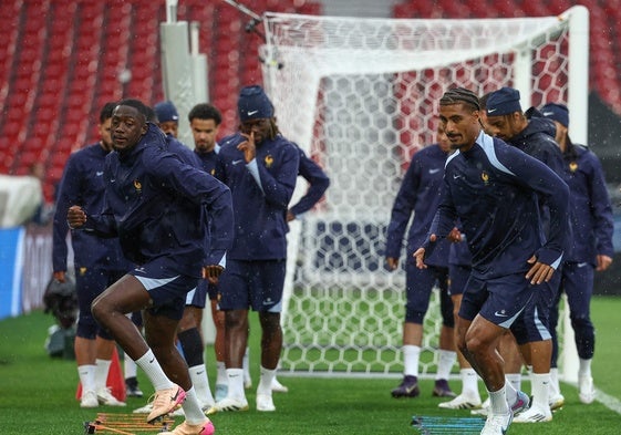 Loïc Badé entrena con la absoluta de Francia