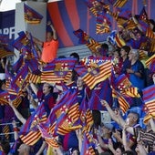 La grada de El Alcoraz con un nutrido grupo de seguidores del Barcelona