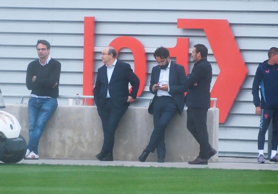 Gaby Ruiz, junto a Castro, Víctor Orta y Del Nido Carrasco