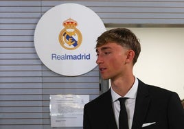 Huijsen, en su primera aparición en Valdebebas