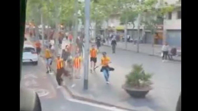 Detenidos cuatro aficionados del Sant Andreu por apedrear el autocar del Rayo Majadahonda