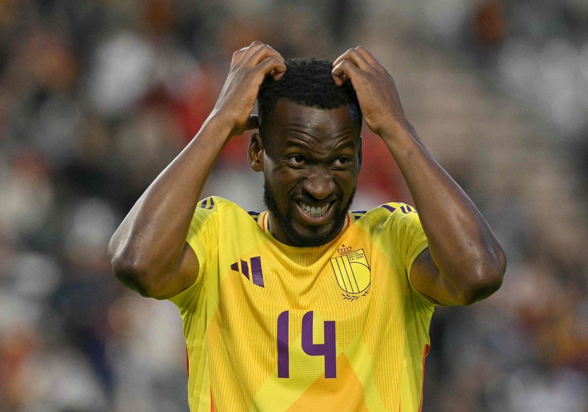 Lukebakio en un partido con Bélgica