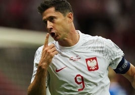 Lewandowski celebra un gol con Polonia