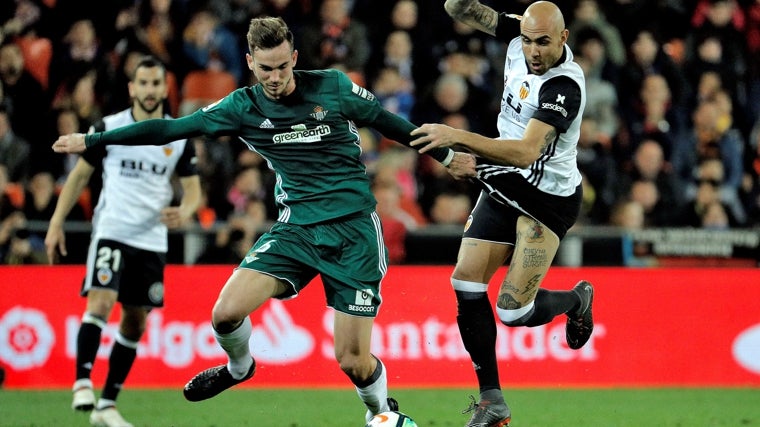 Fabián Ruiz en un partido con el Real Betis