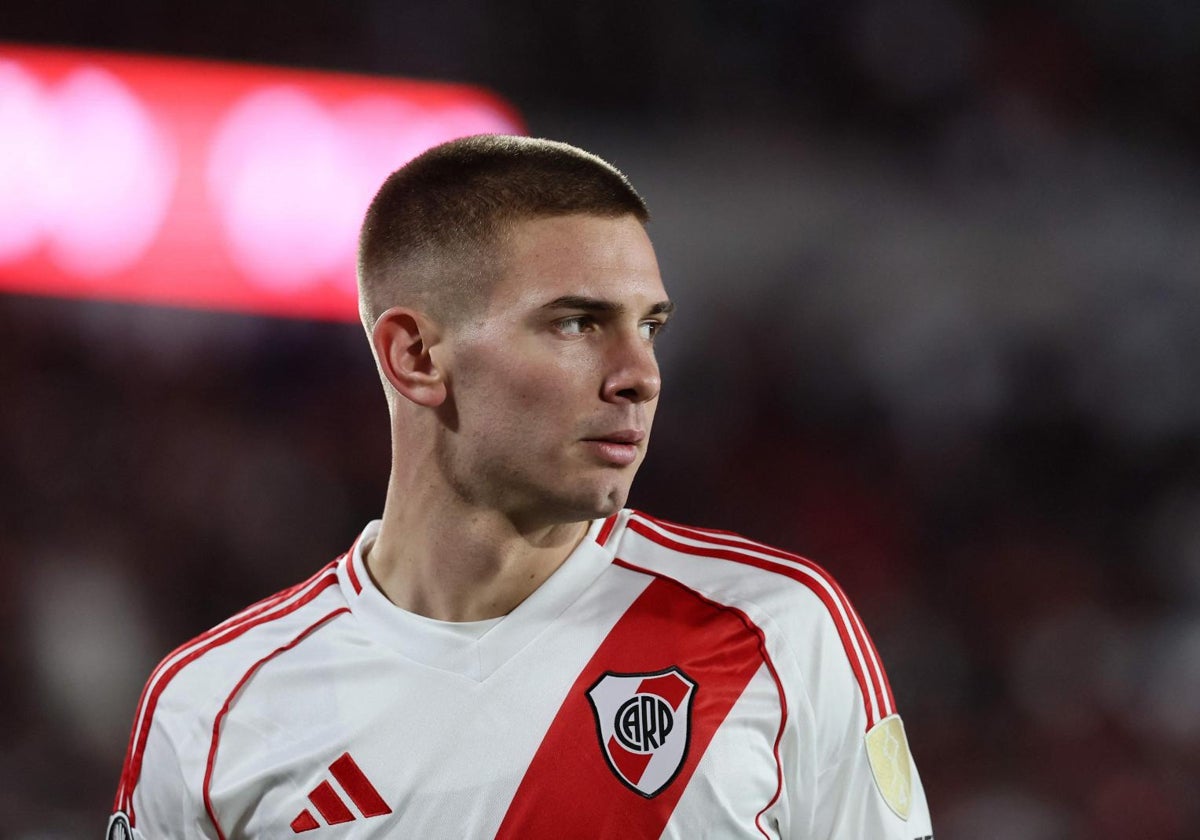 Franco Mastantuono, durante un partido con el River Plate