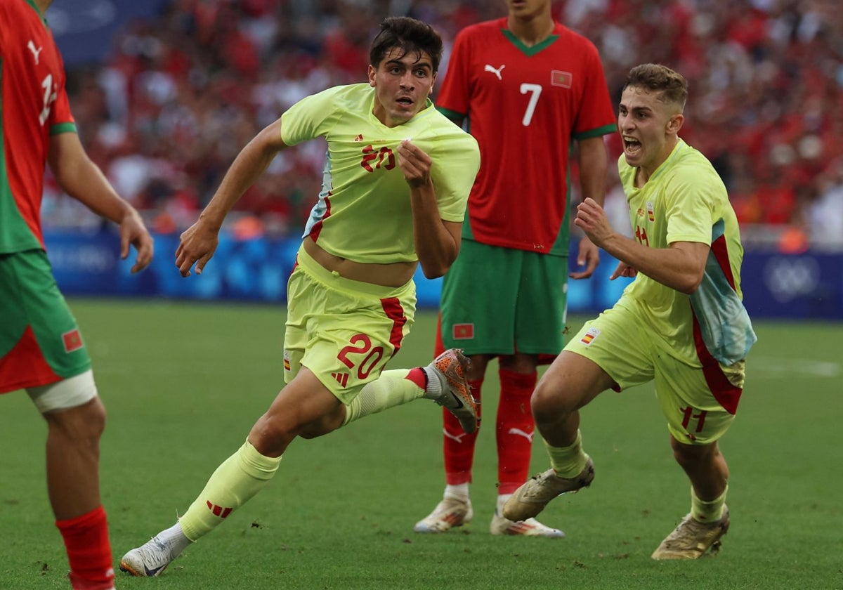 Juanlu celebra el segundo gol ante Marruecos en la semifinal de los Juegos Olímpicos de París 2024
