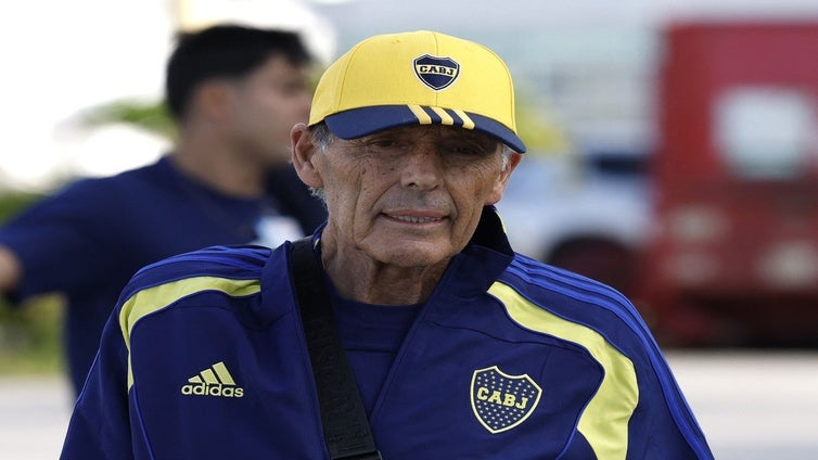 El debut de Boca Juniors: invasión de hinchas, Riquelme señalado y su entrenador luchando contra el cáncer