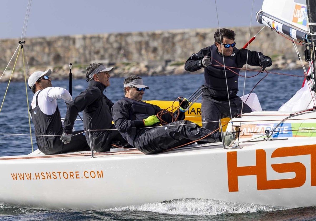 Padrón, Martínez Doreste, López Quevedo y Terrades en acción a bordo del HSN Sailing Team