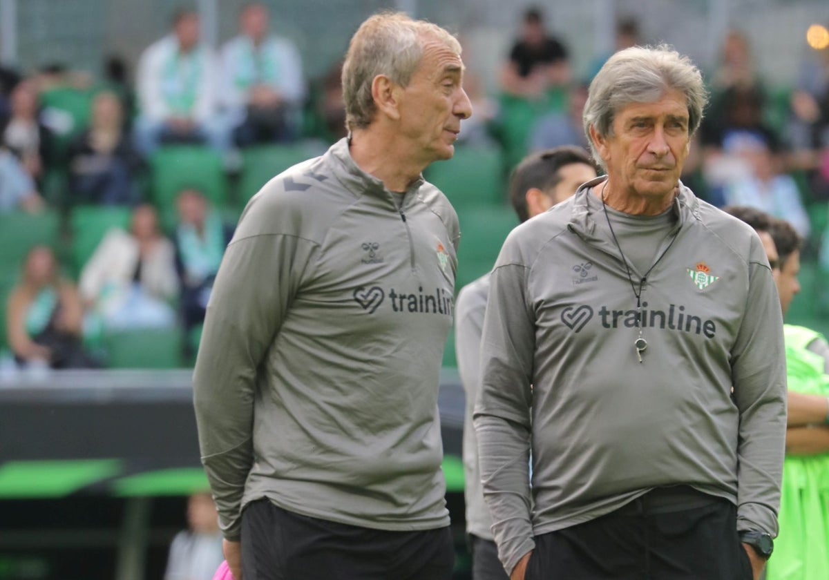 Rubén Cousillas y Manuel Pellegrini, en un entrenamiento del Real Betis
