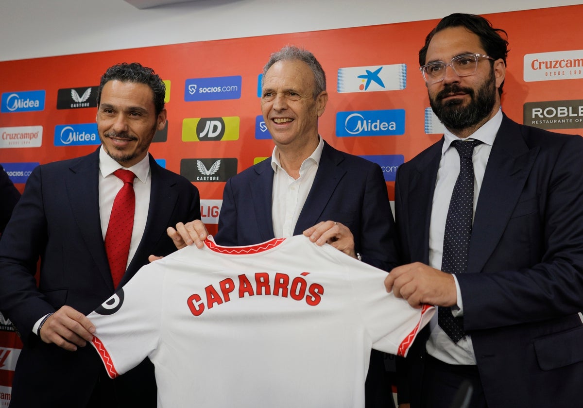 Del Nido Carrasco, junto a Joaquín Caparrós y Víctor Orta