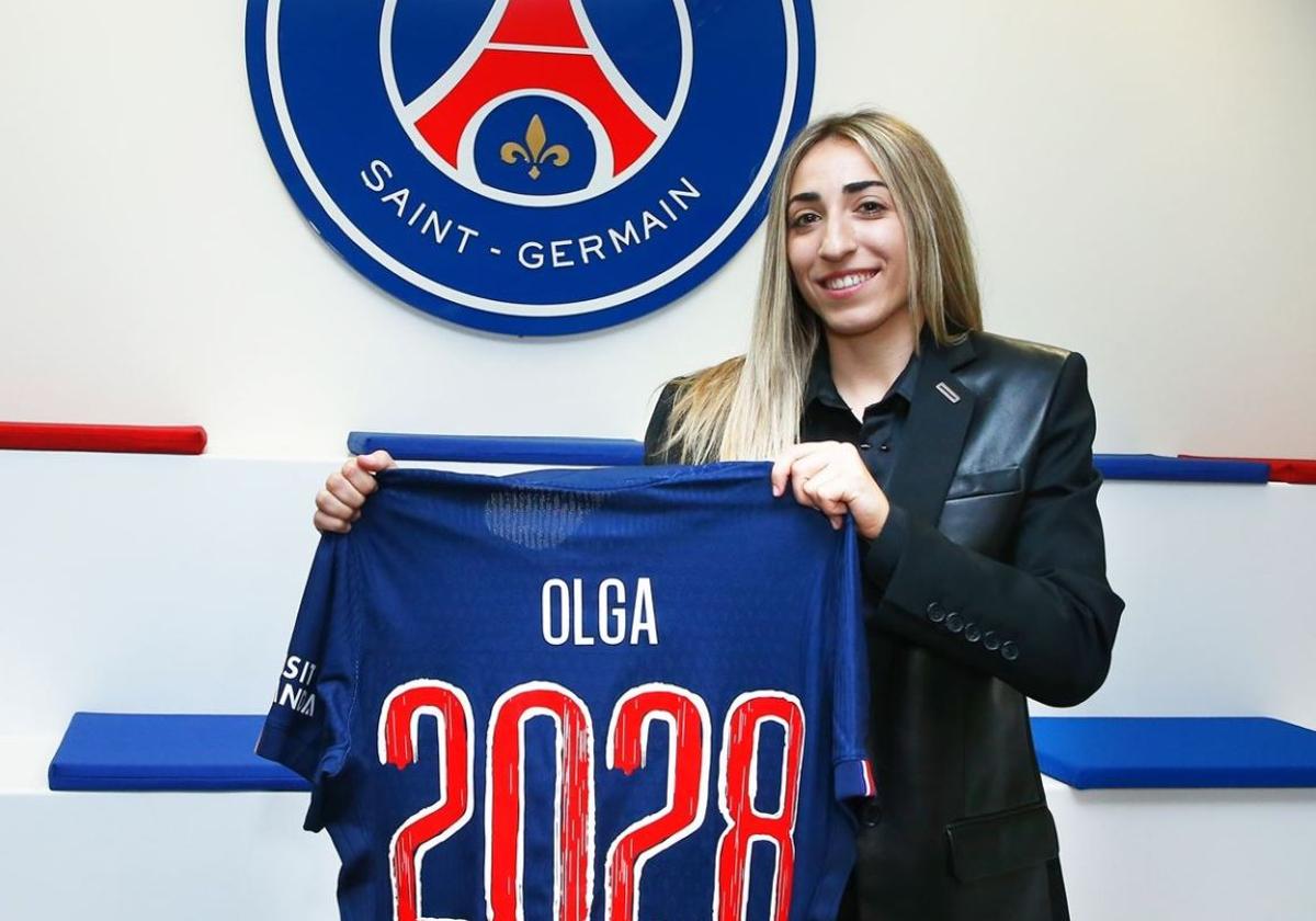 Olga Carmona, con su nueva camiseta