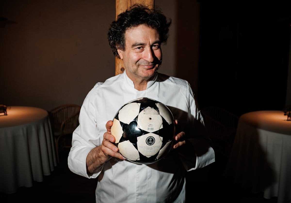Pepe Domínguez posa para ABC en su restaurante, ‘El Bohío’