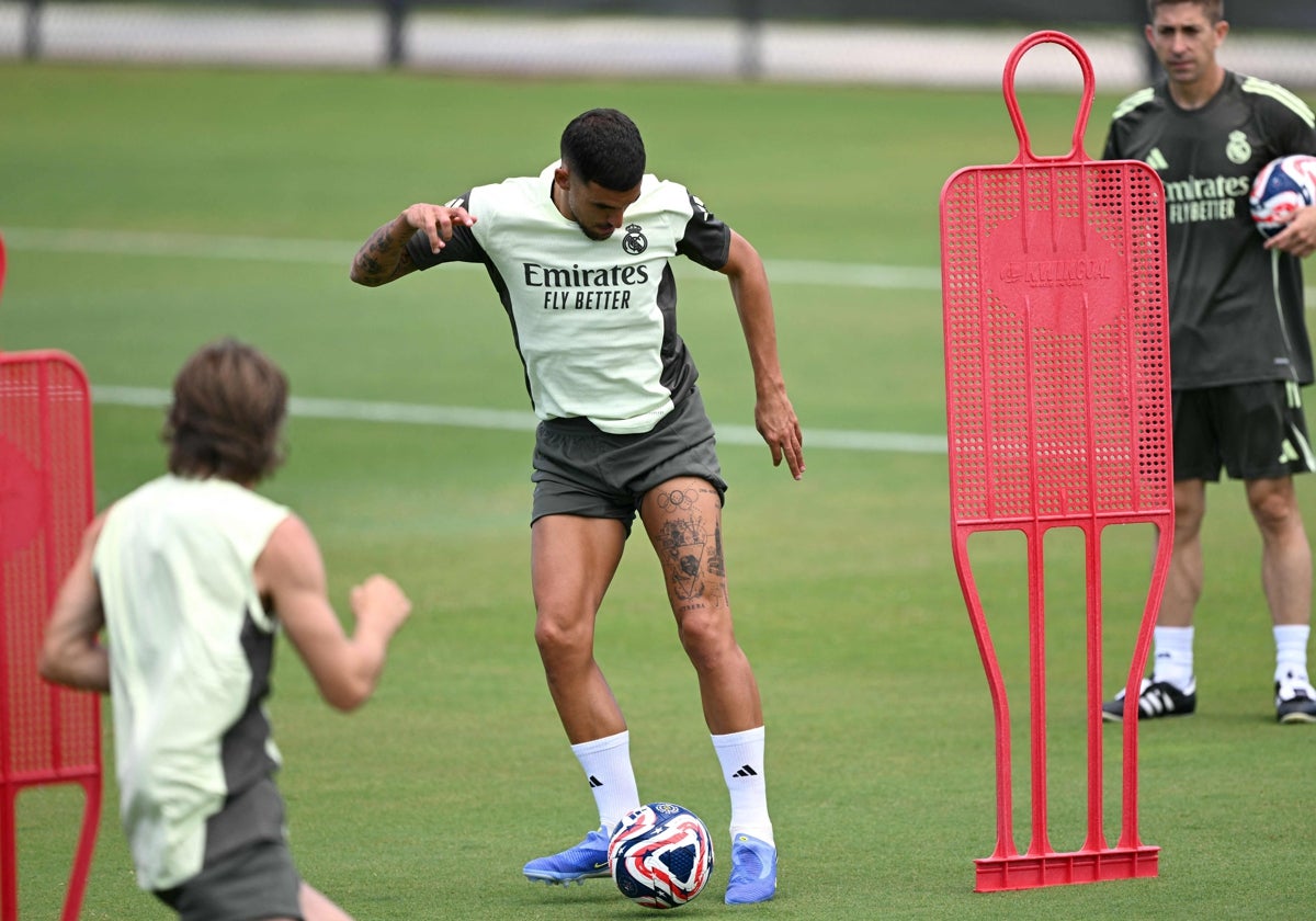 Dani Ceballos, en un entrenamiento con el Real Madrid.