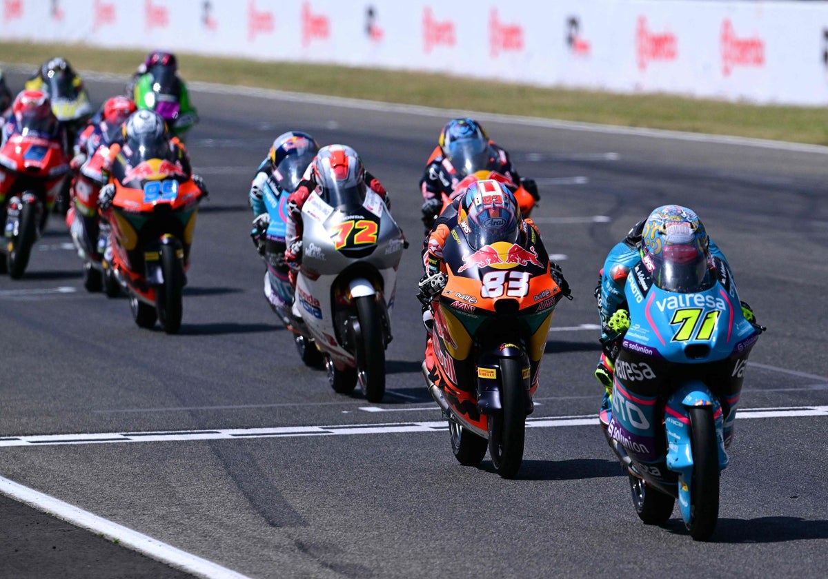 Un instante de la carrera de Moto3 de Mugello, donde se observa al '99' de Rueda en la sexta posición