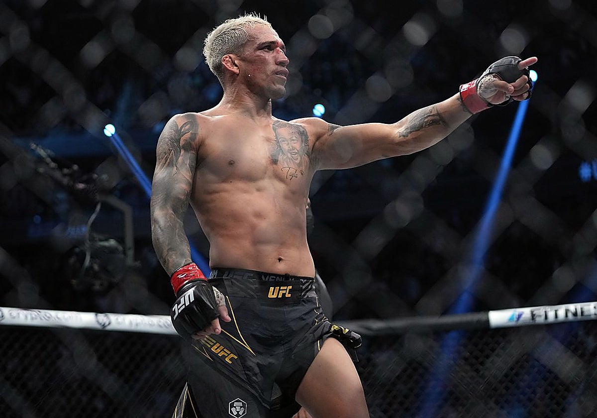 Charles Oliveira en uno de sus combates