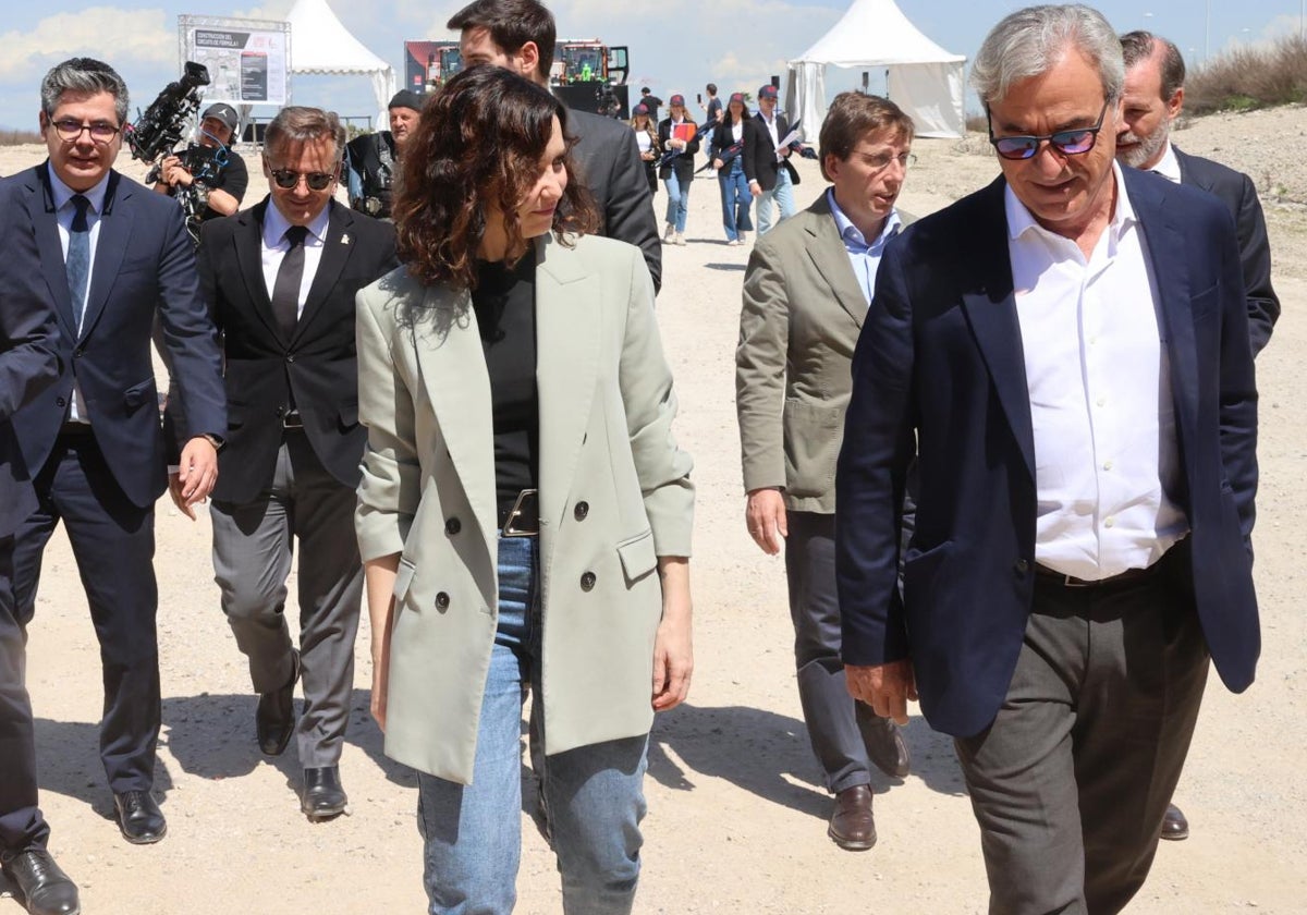 Carlos Sainz, con Isabel Díaz Ayuso