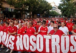 El sevillismo expresa masivamente su hartazgo