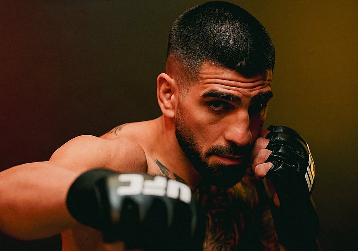 Ilia Topuria en una de las fotos promocionales de su combate contra Charles Oliveira