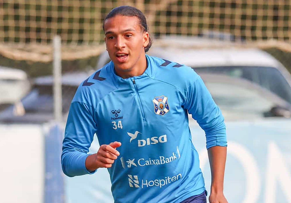 Yanis Senhadji, durante un entrenamiento con el Tenerife