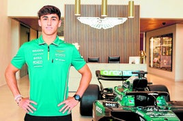 Mari Boya, con el Aston Martin