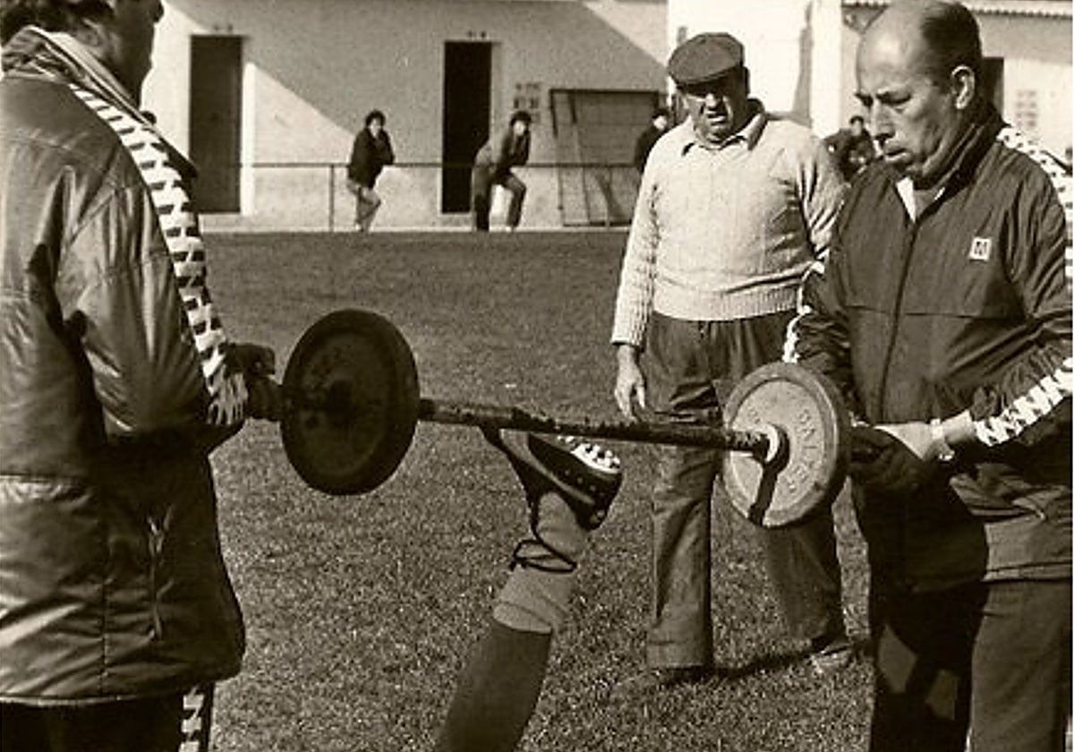 El Betis llora la pérdida de Alberto Tenorio, su &#039;Guardián del Gol Sur&#039;: «Alma del vestuario verdiblanco»