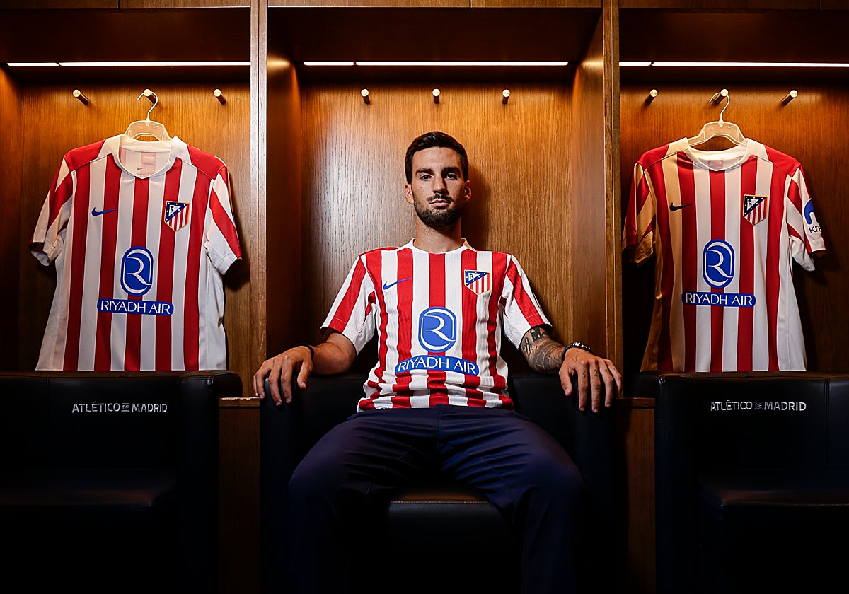 Baena posa como nuevo jugador del Atlético