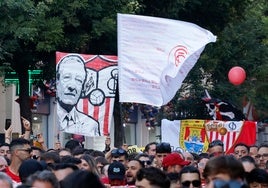 El sevillismo responde con la renovación de sus abonos pese al divorcio con la directiva del Sevilla FC
