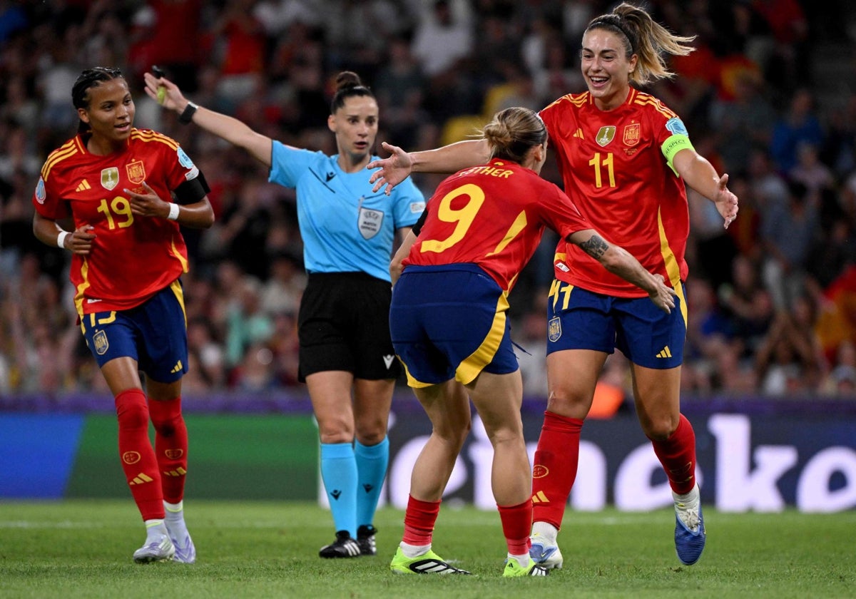 Las jugadoras españolas celebran uno de sus goles