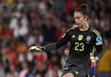 Adriana Nanclares se presenta a lo grande: debut en la Eurocopa y portería a cero