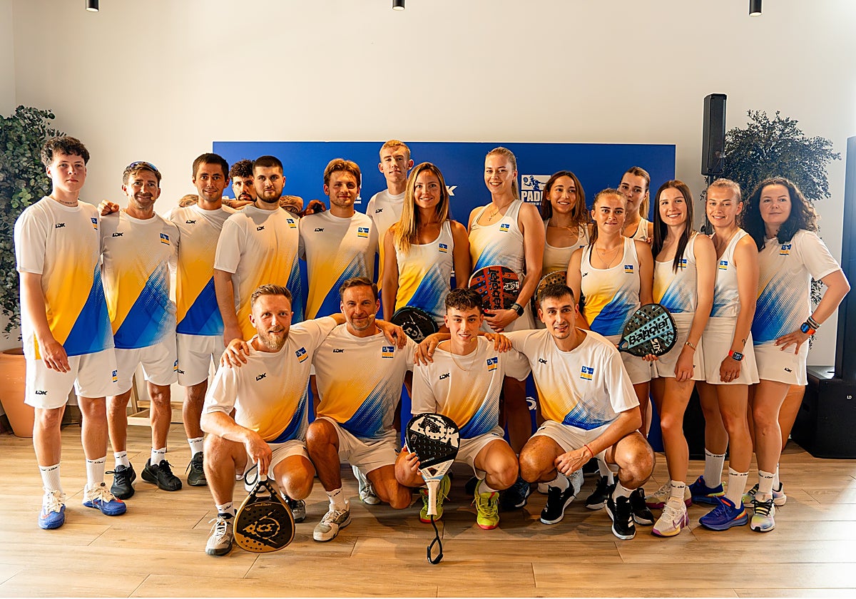 Los integrantes de la selección ucraniana de pádel en la presentación previa al FIP Euro Padel Cup