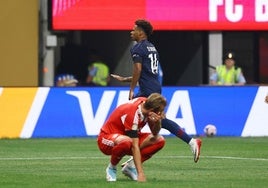 Doué celebra ante la decepción de Kane el primer gol del PSG contra el Bayern