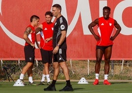 Akor Adams, José Ángel Carmona y Alfon, durante el entrenamiento del domingo