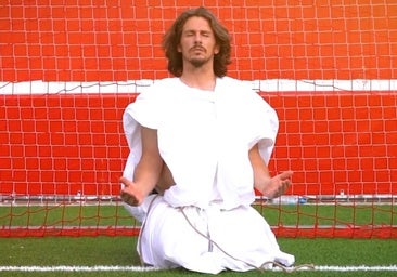 De terraplanista a Jesucristo: la excéntrica campaña de abonados de Javi Poves para el Moscardó