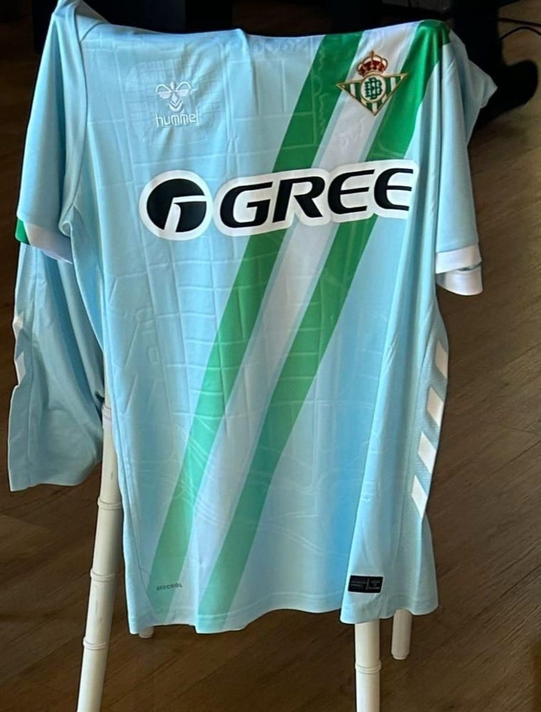 Primeras imágenes de la segunda y tercera camiseta del Betis para la temporada 25-26