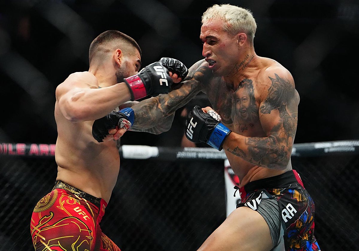 Ilia Topuria conecta la derecha ganadora ante Oliveira