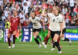Nuesken celebrando el gol de penalti