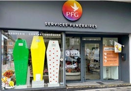 Un maillot amarillo para la eternidad: una funeraria aprovecha el paso del Tour para vender ataúdes con los icónicos colores de la carrera
