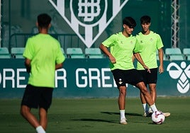 Morante, entre los canteranos que harán la pretemporada con el Betis 25-26