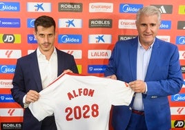 Alfon sabe en quién fijarse dentro del Sevilla FC: «Creo en los valores de Jesús Navas»