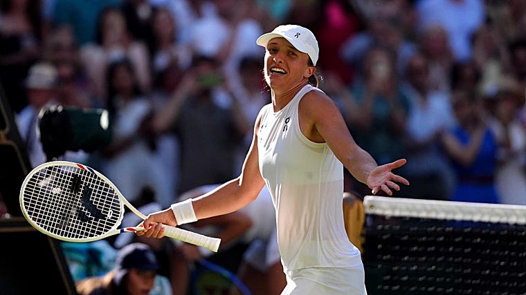 Swiatek celebra el triunfo ante Bencic