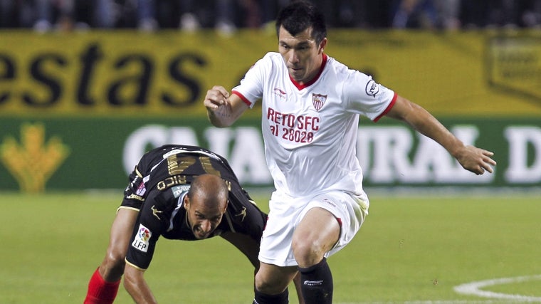 Gabriel Suazo se une a la lista de chilenos que han vestido la camiseta sevillista
