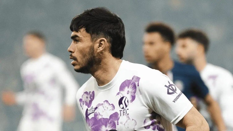 Cordón da el primer brochazo en el lateral izquierdo con Gabriel Suazo