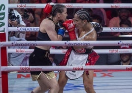 Taylor y Serrano, durante uno de los asaltos