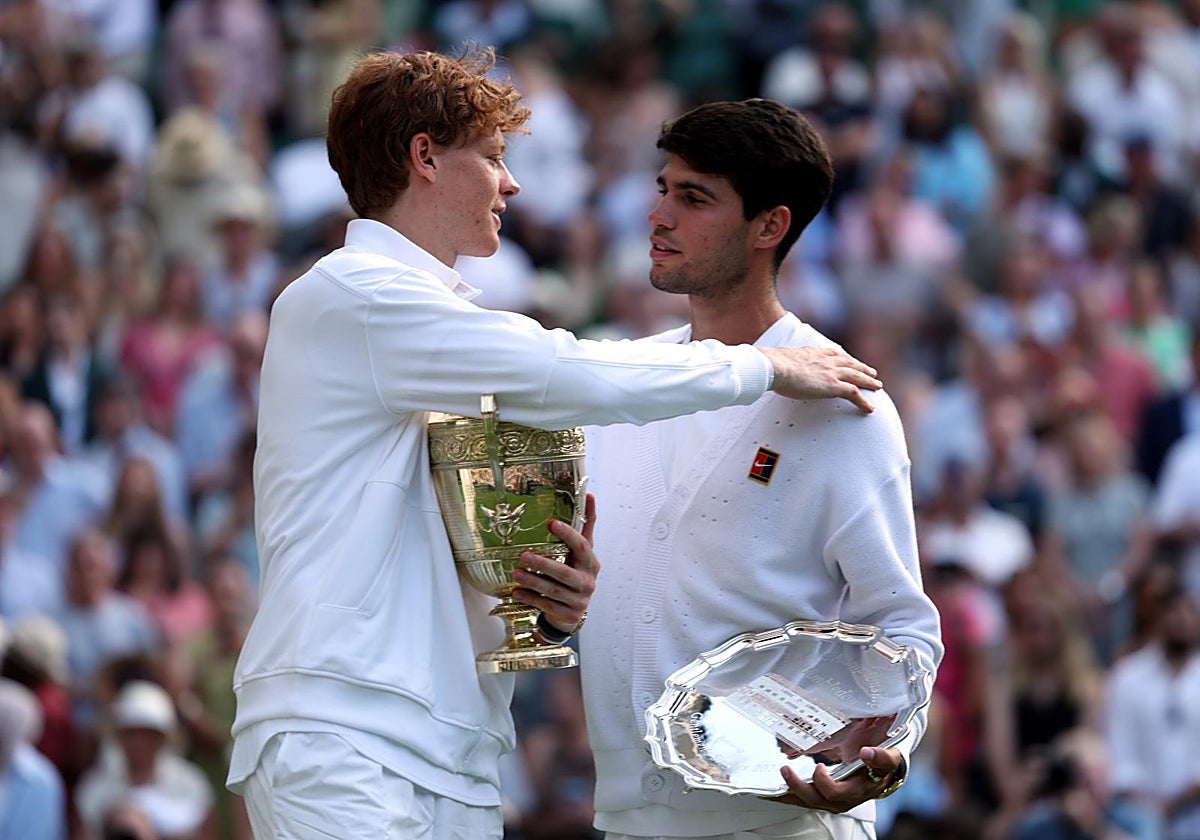 Sinner y Alcaraz se abrazan tras la final