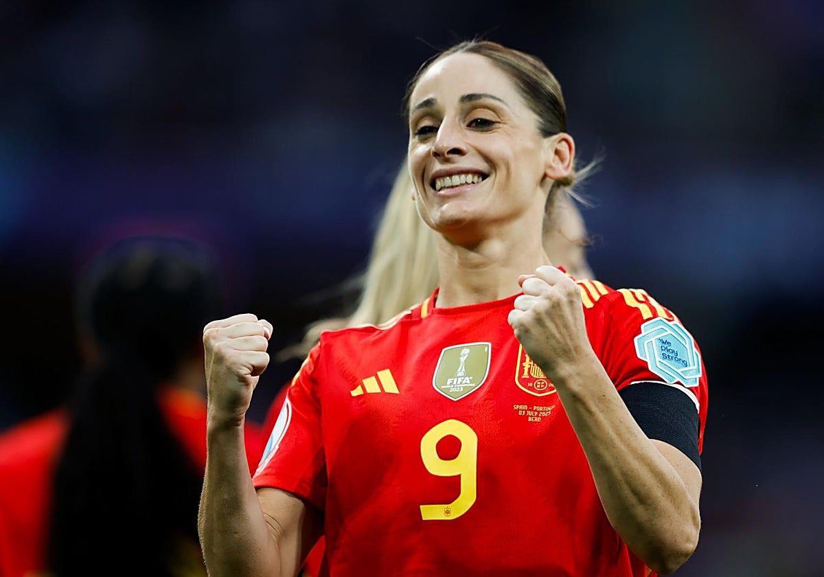 Esther celebra su gol ante Italia