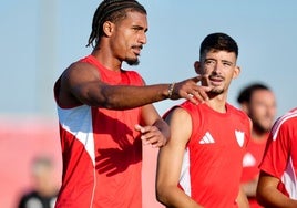 Los internacionales del Sevilla FC ya trabajan con el grupo